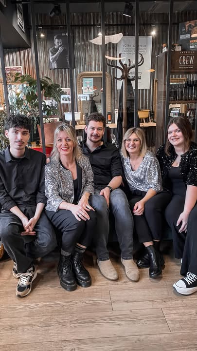 Lequipe presque toute en paillettes et jusquau chaussettes 1 1442956167831114 - Hennebont Lorient Lequipe presque toute en paillettes et jusquau chaussettes 1 1442956167831114 - Hennebont Lorient